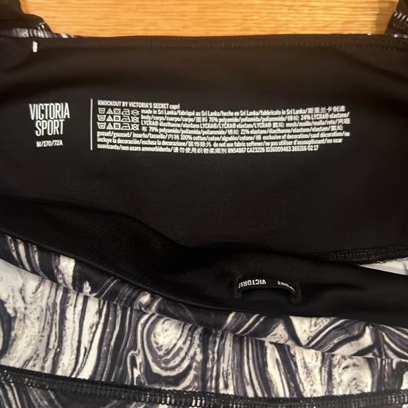 Victoria Secret Knockout Marble and Sheer leg Capri. Medium Excellent condition - Picture 3 of 3